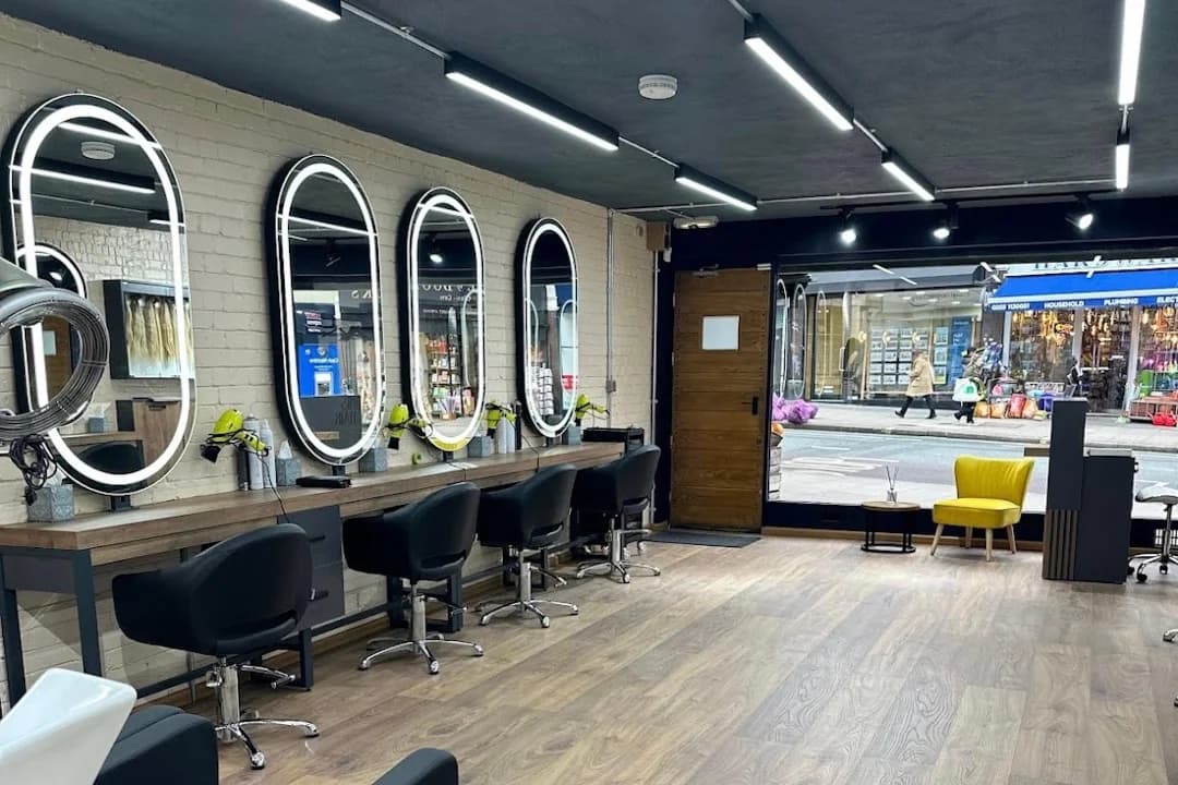 Salon Exterior